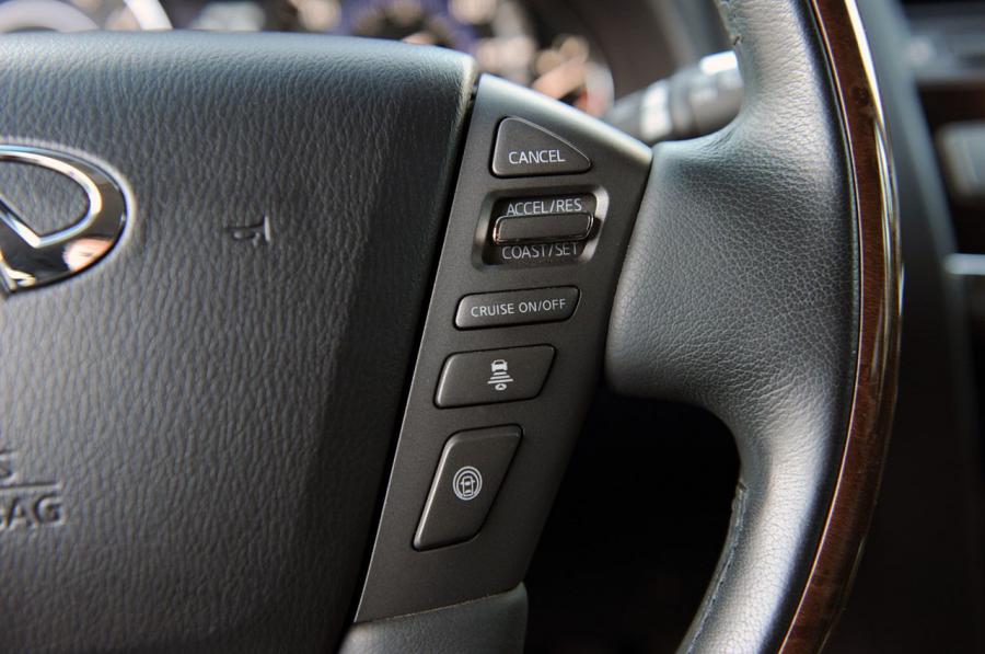  Infiniti QX56 2012 года  (фото 36 из 64)